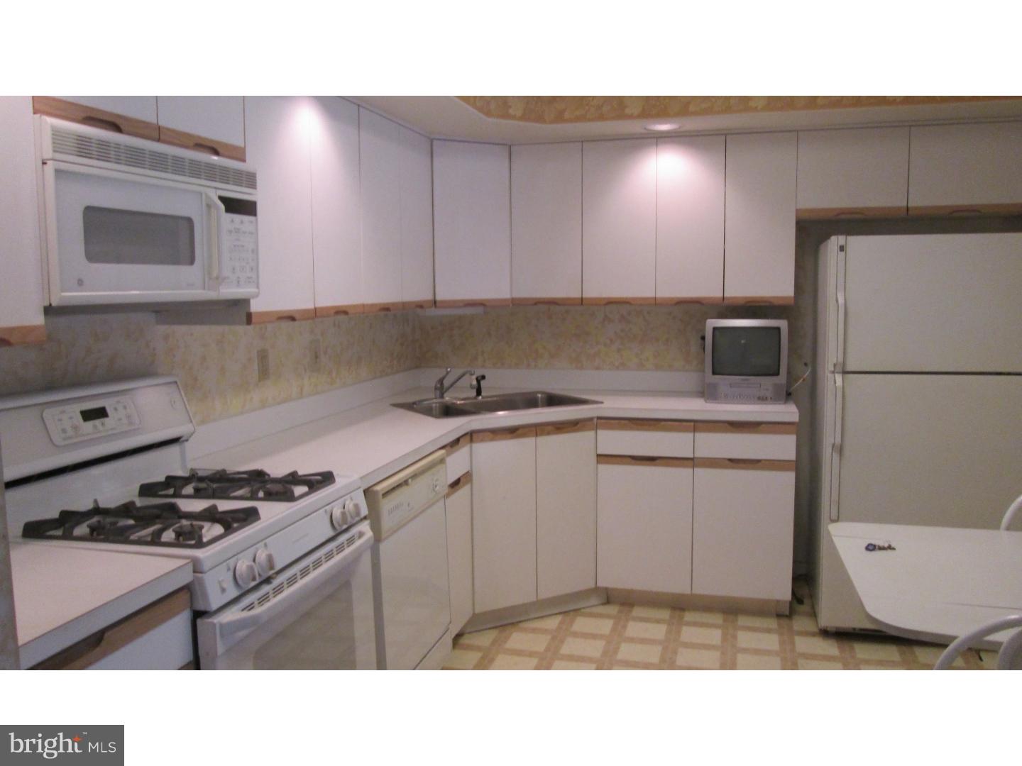 2015 Welsh Road, Unit 71 Philadelphia, PA 19115 - Photo 4 of 22 Kitchen