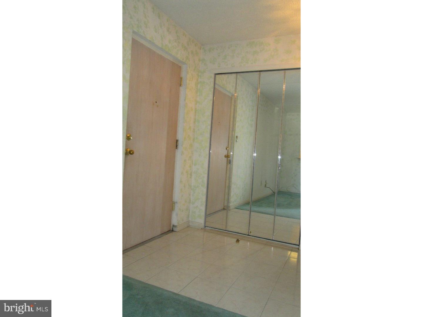 2015 Welsh Road, Unit 71 Philadelphia, PA 19115 - Photo 5 of 22 Foyer