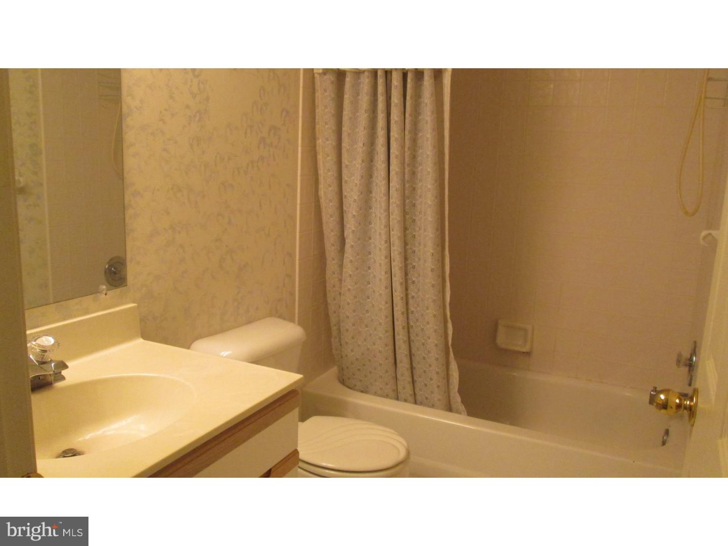 2015 Welsh Road, Unit 71 Philadelphia, PA 19115 - Photo 9 of 22 Bathroom