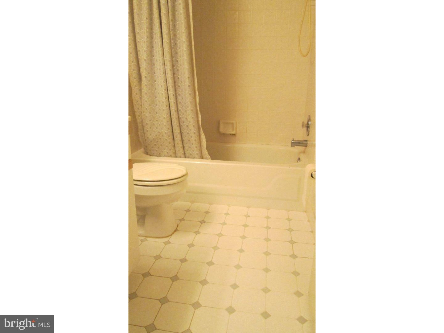 2015 Welsh Road, Unit 71 Philadelphia, PA 19115 - Photo 10 of 22 Bathroom