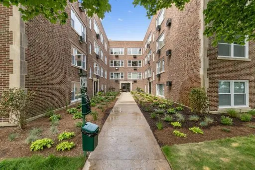$2,100 | 7634 North Eastlake Terrace, Unit 1S, Chicago, IL 60626