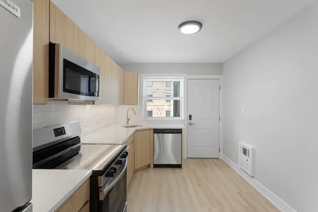 $2,100 | 7634 North Eastlake Terrace, Unit 1S, Chicago, IL 60626