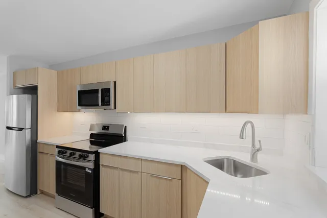 $2,100 | 7634 North Eastlake Terrace, Unit 1S, Chicago, IL 60626