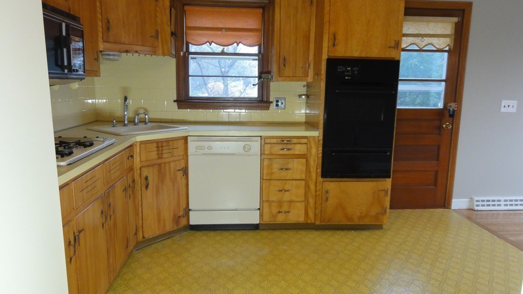 2 Lantern Lane Burlington, MA 01803 - Photo 4 of 19