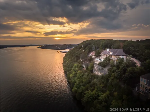 $4,895,000 | 582 Cedar Crest Drive, Lake Ozark, MO 65049