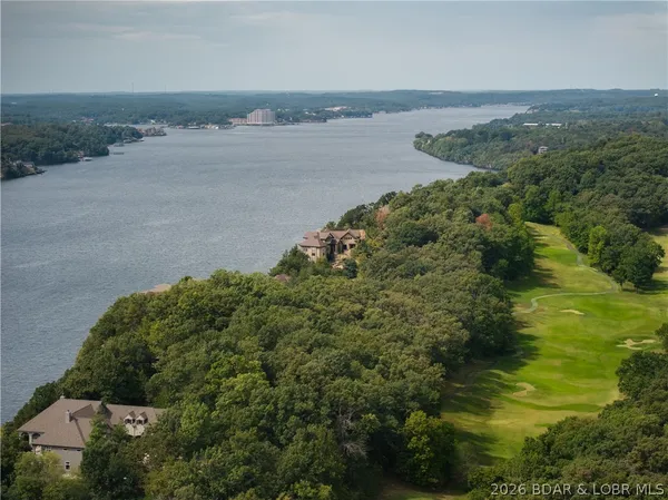 $4,895,000 | 582 Cedar Crest Drive, Lake Ozark, MO 65049