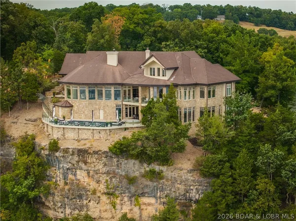 $4,895,000 | 582 Cedar Crest Drive, Lake Ozark, MO 65049