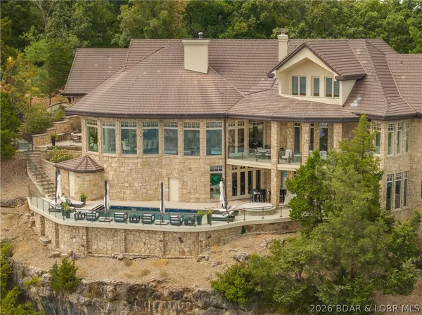 $4,895,000 | 582 Cedar Crest Drive, Lake Ozark, MO 65049