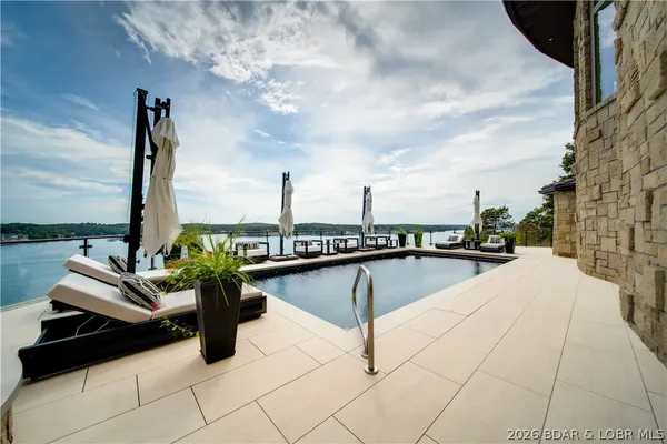 $4,895,000 | 582 Cedar Crest Drive, Lake Ozark, MO 65049
