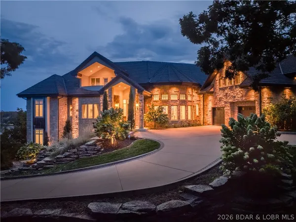 $4,895,000 | 582 Cedar Crest Drive, Lake Ozark, MO 65049