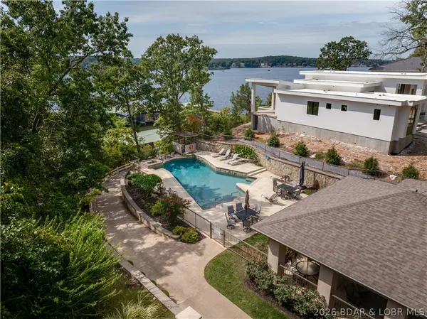 $4,895,000 | 582 Cedar Crest Drive, Lake Ozark, MO 65049