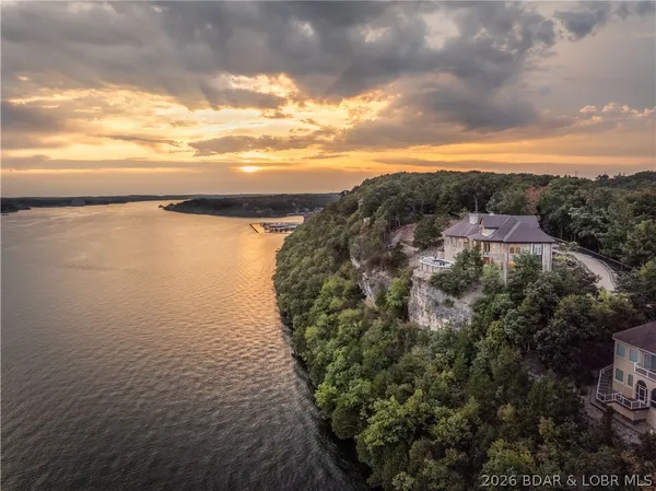 $4,895,000 | 582 Cedar Crest Drive, Lake Ozark, MO 65049