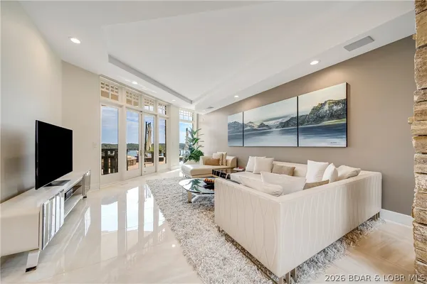 $4,895,000 | 582 Cedar Crest Drive, Lake Ozark, MO 65049