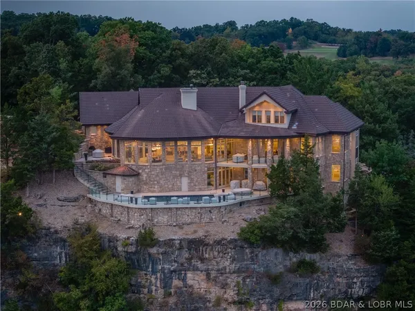 $4,895,000 | 582 Cedar Crest Drive, Lake Ozark, MO 65049