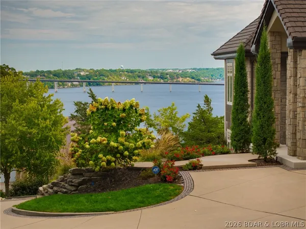 $4,895,000 | 582 Cedar Crest Drive, Lake Ozark, MO 65049