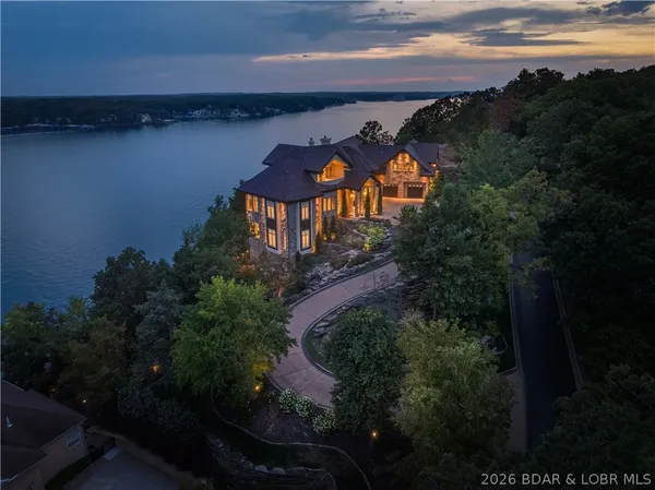 $4,895,000 | 582 Cedar Crest Drive, Lake Ozark, MO 65049