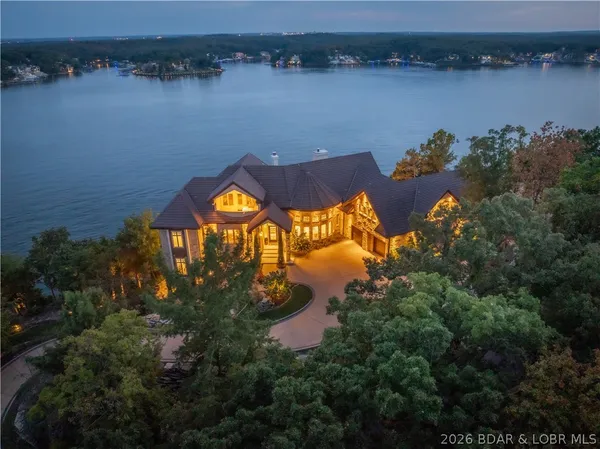 $4,895,000 | 582 Cedar Crest Drive, Lake Ozark, MO 65049