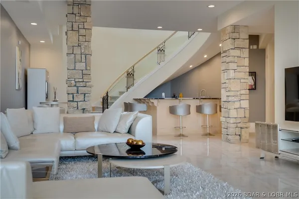 $4,895,000 | 582 Cedar Crest Drive, Lake Ozark, MO 65049
