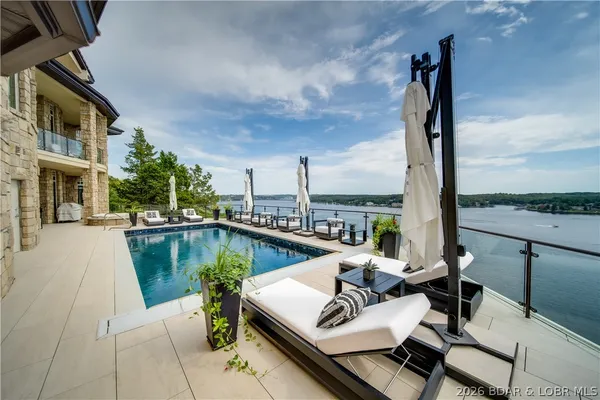 $4,895,000 | 582 Cedar Crest Drive, Lake Ozark, MO 65049