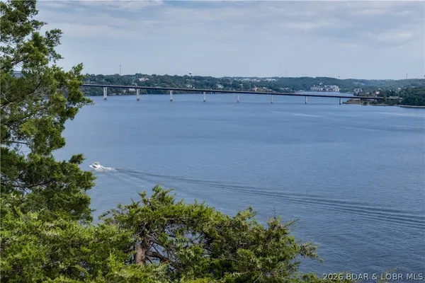 $4,895,000 | 582 Cedar Crest Drive, Lake Ozark, MO 65049