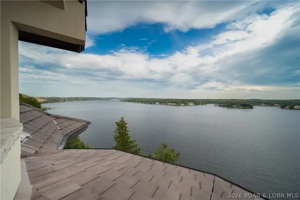 $4,895,000 | 582 Cedar Crest Drive, Lake Ozark, MO 65049