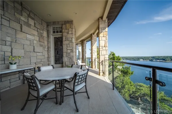 $4,895,000 | 582 Cedar Crest Drive, Lake Ozark, MO 65049