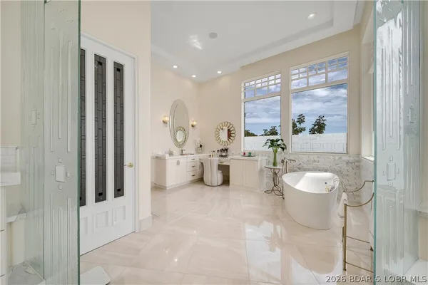 $4,895,000 | 582 Cedar Crest Drive, Lake Ozark, MO 65049