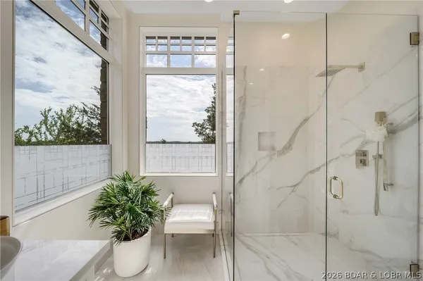 $4,895,000 | 582 Cedar Crest Drive, Lake Ozark, MO 65049