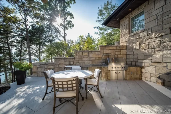 $4,895,000 | 582 Cedar Crest Drive, Lake Ozark, MO 65049
