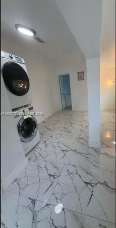 a view of entryway and washer