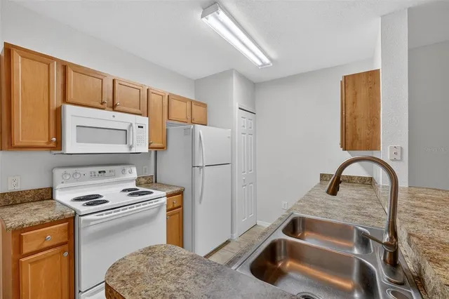 $1,400 | 5550 East Michigan Street, Unit 1104, Orlando, FL 32822