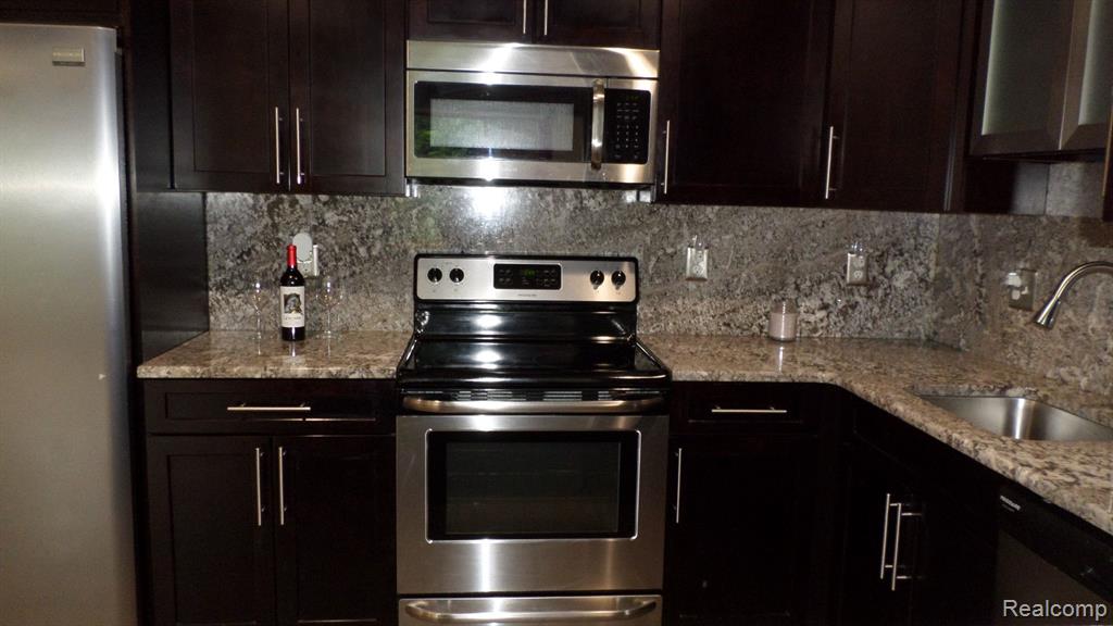 50561 Maurice Road, Unit 22 New Baltimore, MI 48047 - Photo 10 of 42