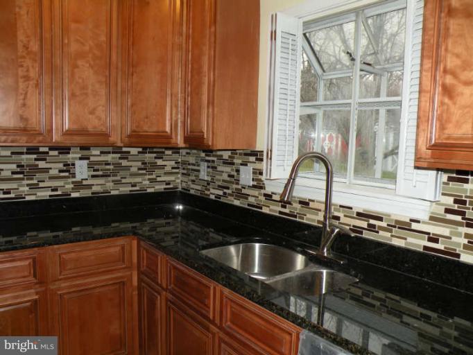 9256 Piscataway Road Clinton, MD 20735 - Photo 5 of 30 Kitchen