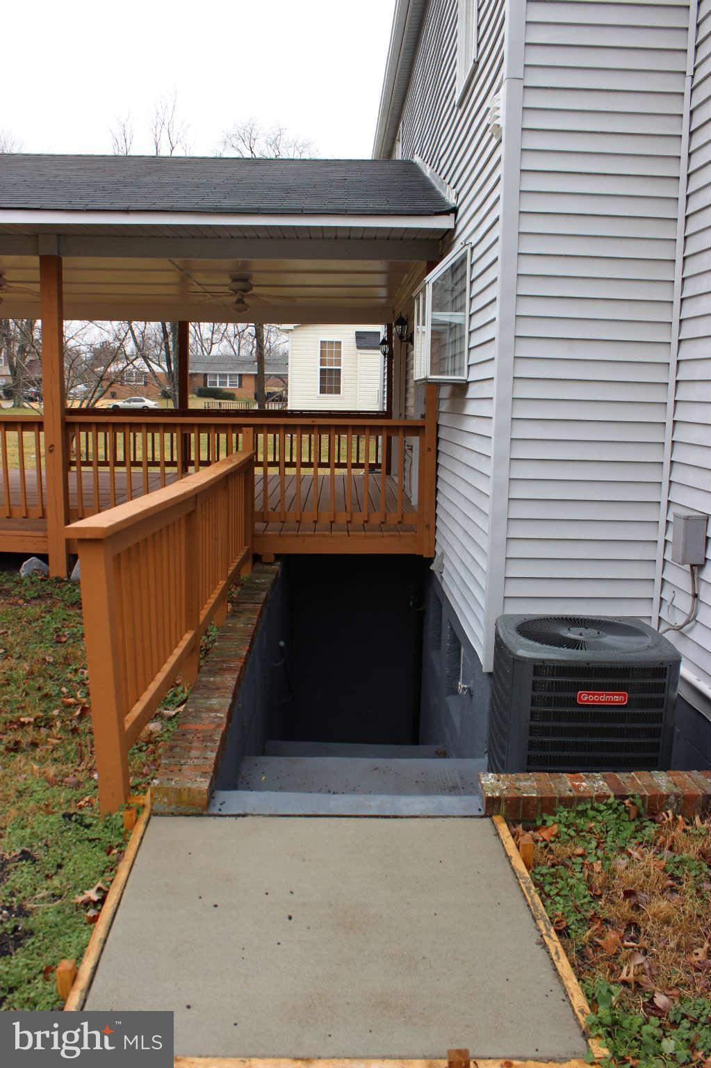 9256 Piscataway Road Clinton, MD 20735 - Photo 10 of 30 Exterior (Rear)