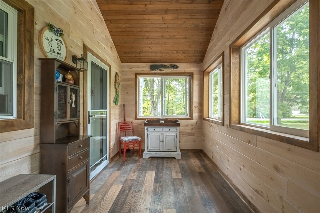 911 Schocalog Road Akron, OH 44320 - Photo 23 of 31 Mud Room