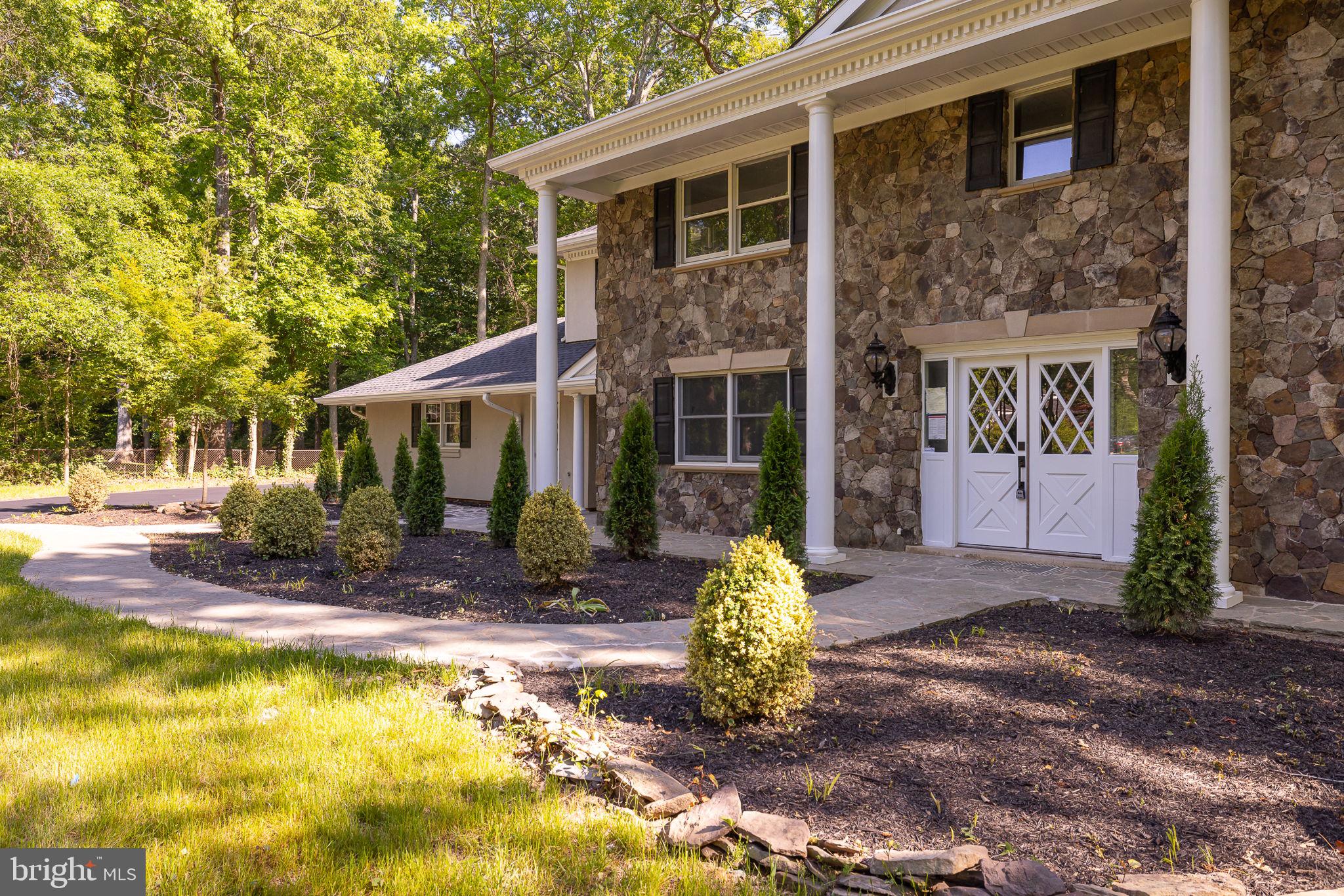 6033 Chapman Road Lorton, VA 22079 - Photo 8 of 84 Gallery Image 8