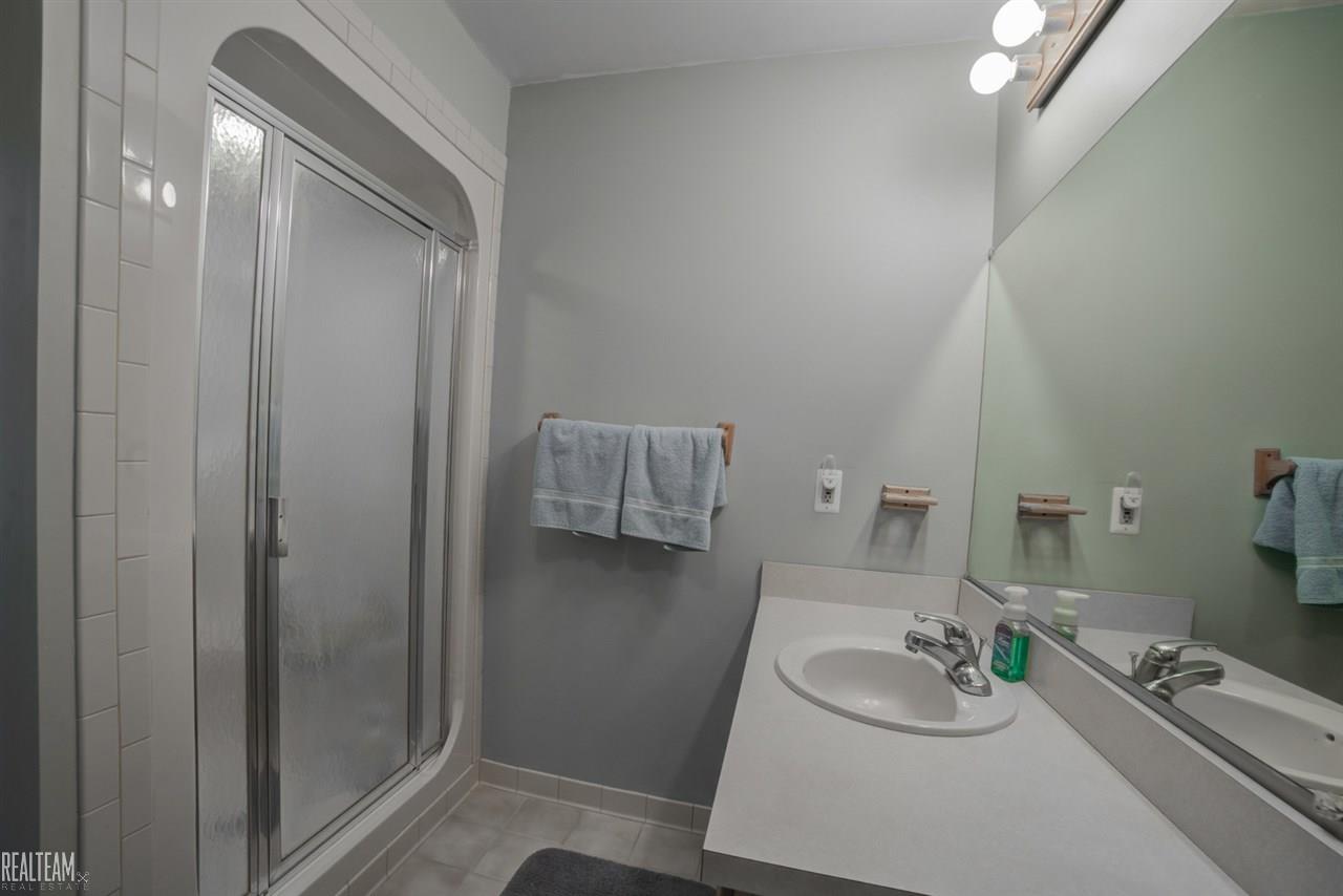 1070 Holmes Road Allenton, MI 48002 - Photo 18 of 38 31328549-17.JPG