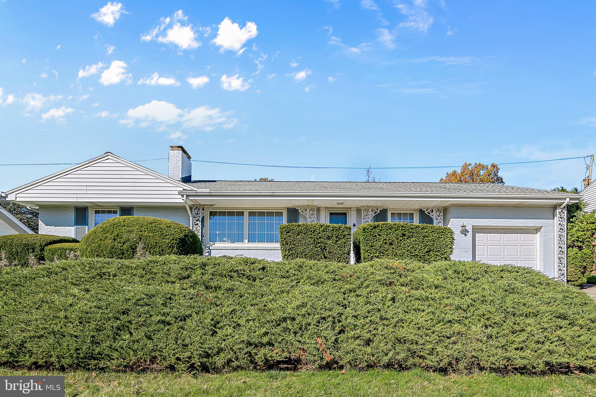 821 Woodberry Road York, PA 17403 - Photo 1 of 25 Gallery Image 1