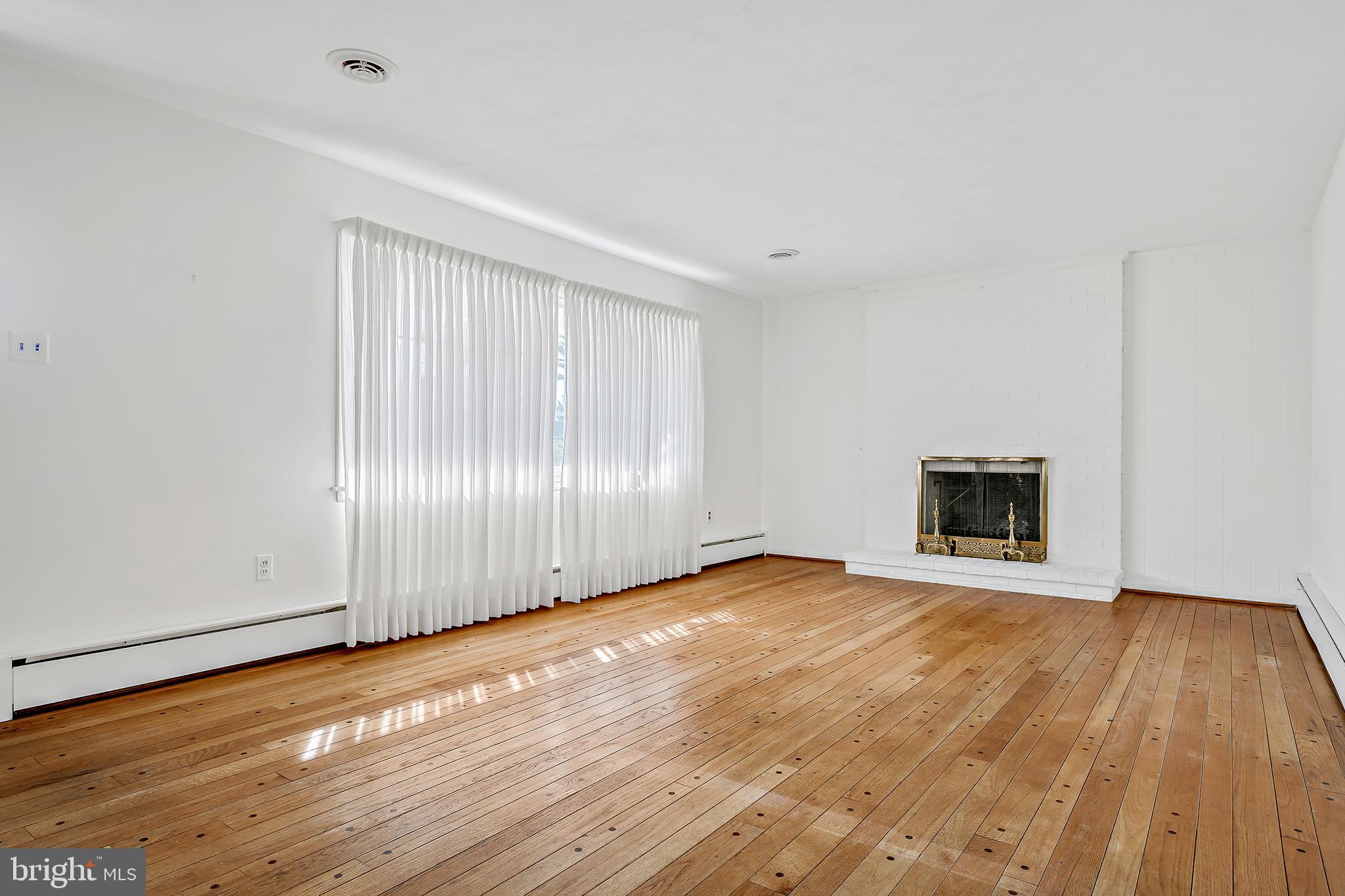 821 Woodberry Road York, PA 17403 - Photo 5 of 25 Gallery Image 5