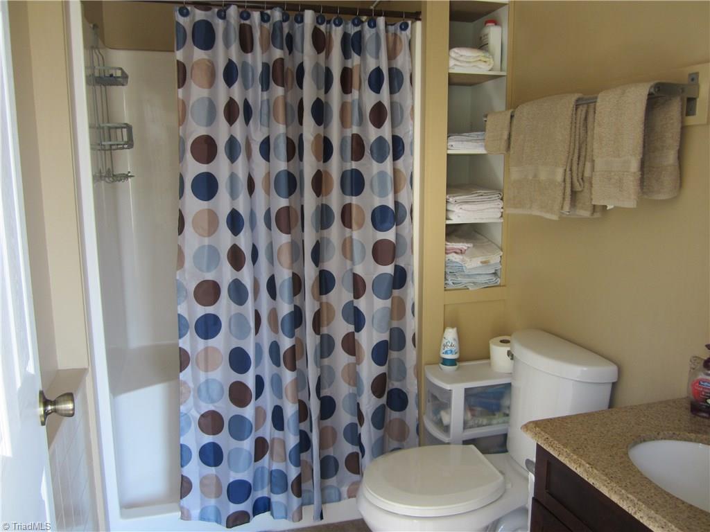 2630 Riverview Road Lexington, NC 27292 - Photo 10 of 18 Bath