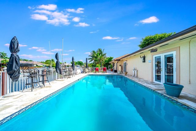 a view of a entryway of the house