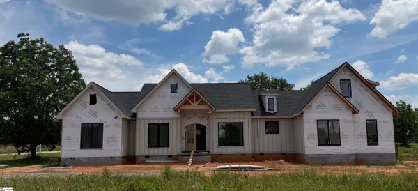 $849,998 | 994 Bumblebee Lane, Wellford, SC 29385