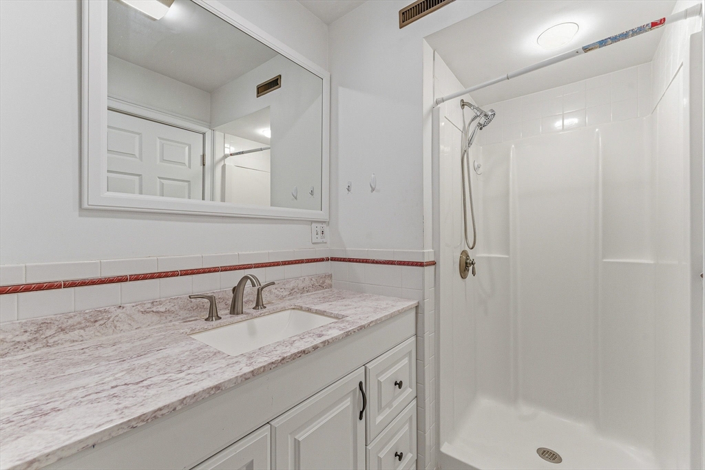 485 East 3rd Street Boston, MA 02127 - Photo 6 of 23