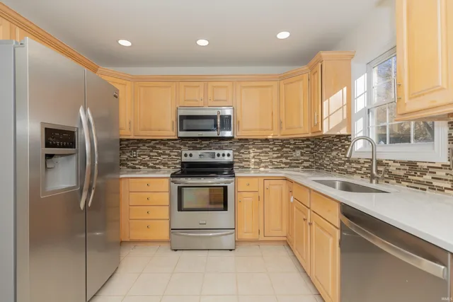 $418,950 | 3466 Eastbrooke Court, Newburgh, IN 47630