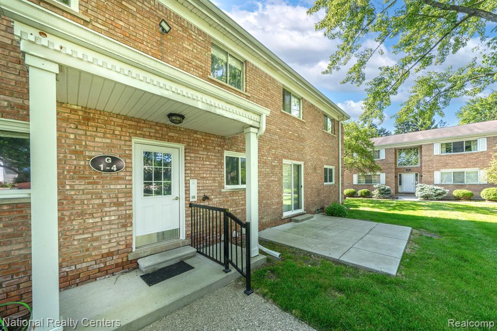 801 West Long Lake Road, Unit G1 Bloomfield Hills, MI 48302 - Photo 3 of 28