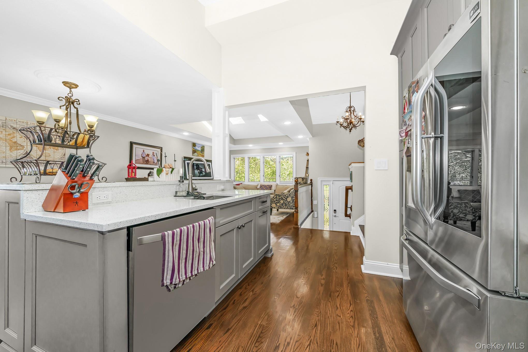 9 Wayne Place Commack, NY 11725 - Photo 15 of 36