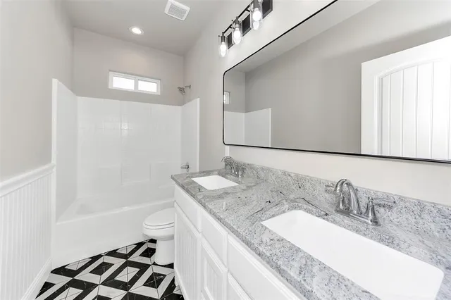 $445,000 | 404 Betchan Drive, Lake Dallas, TX 75065