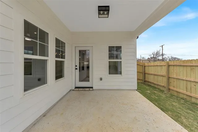 $445,000 | 404 Betchan Drive, Lake Dallas, TX 75065