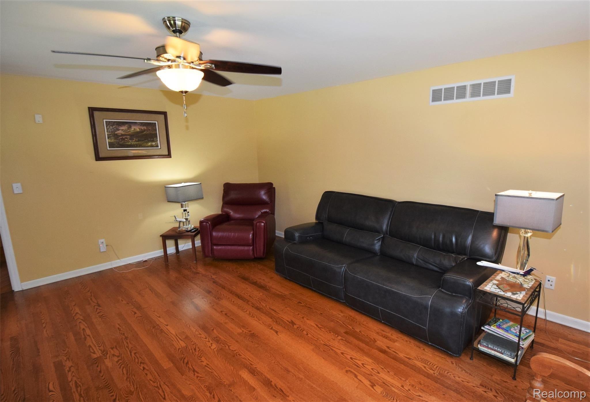 13586 Hannan Road Romulus, MI 48174 - Photo 5 of 64 New ceiling fan