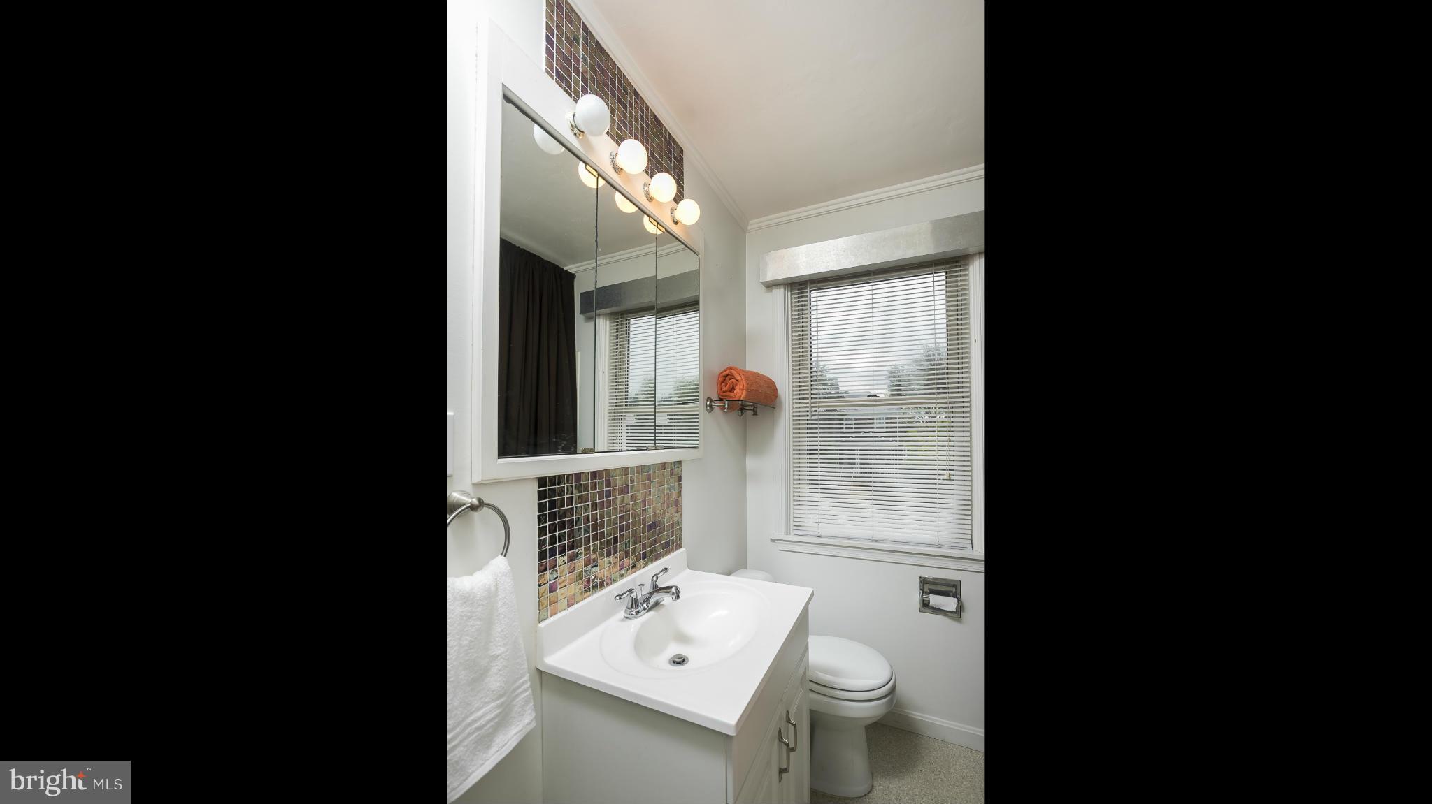 208 Blakeney Road Baltimore, MD 21228 - Photo 16 of 26 Bath